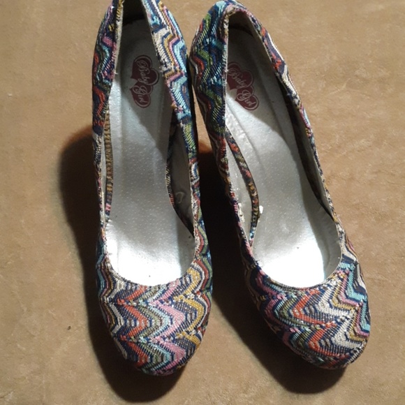 Shoes - Picture 2 of 3